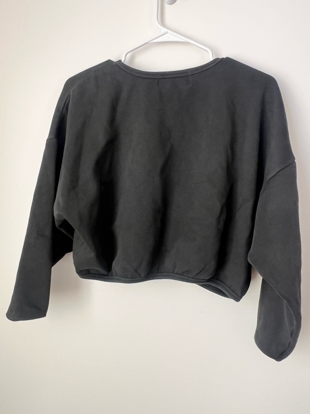 Rare Bellepointe Cropped Sweatshirt – Embroidered Animals Around the World - Picture 5 of 5